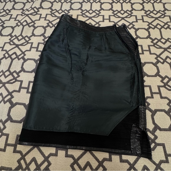 Gianni Versace Black Textured Genuine Leather Pencil Skirt Sz 42 US 10 - Picture 12 of 17